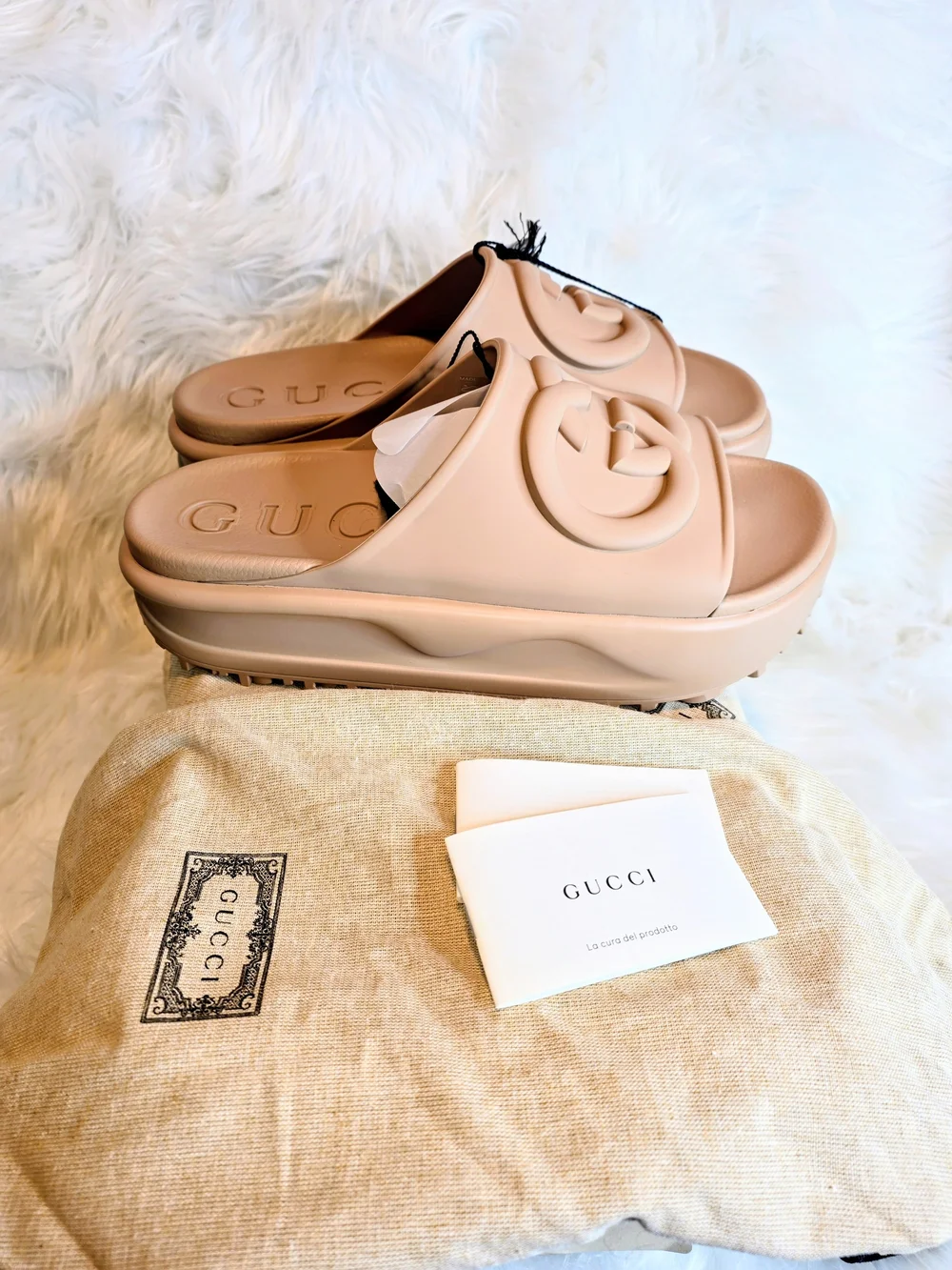 Gucci GG Tan Soft Rubber Logo Slide Sandals NWT Full Inclusion Size 41  $790.